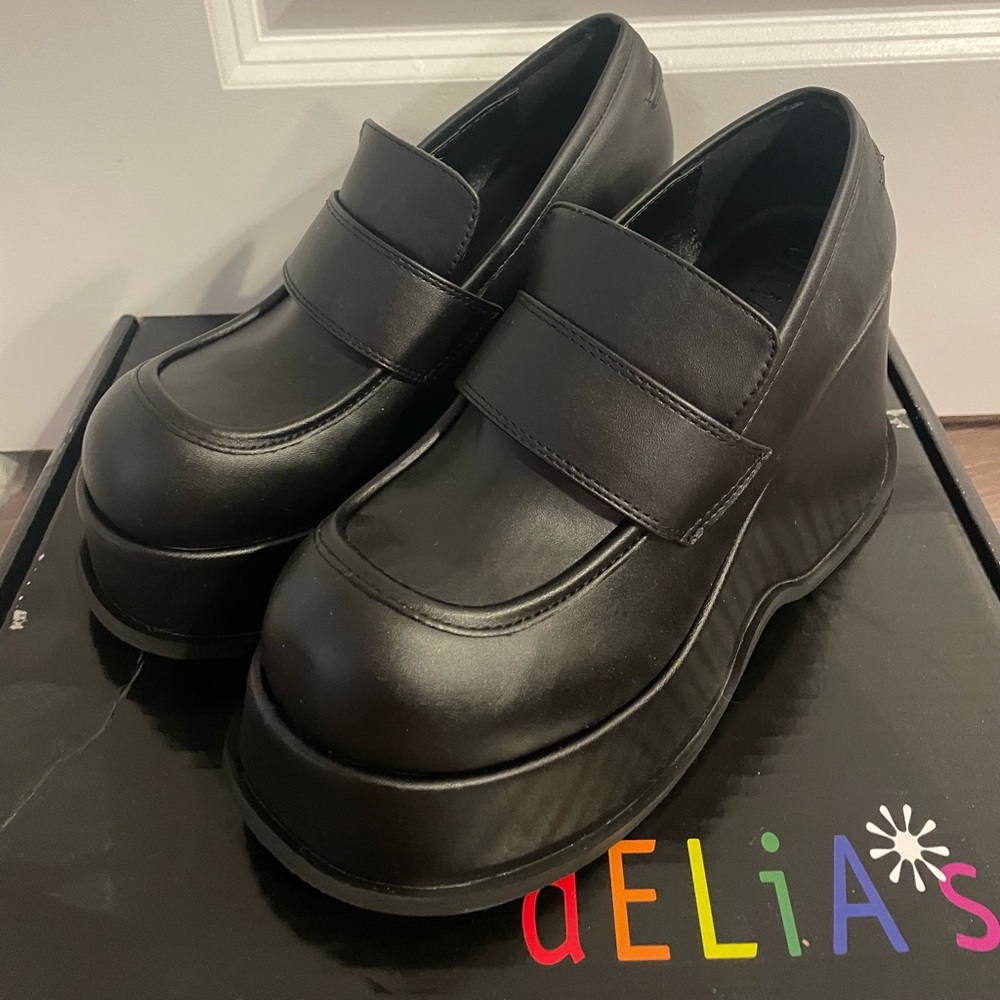 SOUL MEETS BODY WEDGE LOAFERS

DELIA*S BY DOLLS KILL